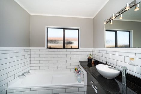 Photo of property in 53 Geraldine Crescent, Cloverlea, Palmerston North, 4412