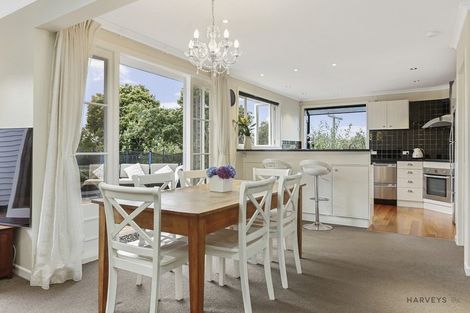 Photo of property in 12 Deane Avenue, Titirangi, Auckland, 0604