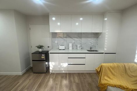 Photo of property in 28b Mason Street, New Lynn, Auckland, 0600