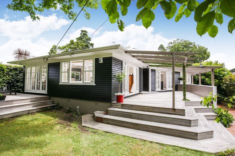 Photo of property in 559 South Titirangi Road, Titirangi, Auckland, 0604