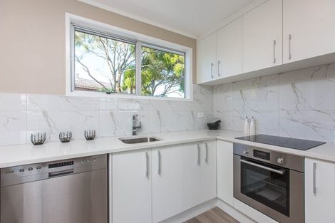 Photo of property in 14 Farwood Drive, Henderson, Auckland, 0612