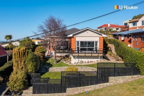 Photo of property in 21 Earls Road, Saint Clair, Dunedin, 9012