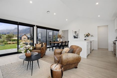 Photo of property in 7 Kinross Lane, Jacks Point, Queenstown, 9371