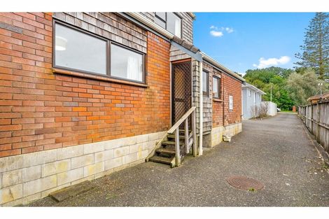 Photo of property in 2/58 Hillcrest Avenue, Hillcrest, Auckland, 0627