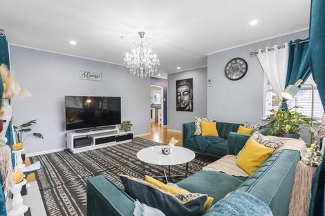 Photo of property in 1/17 Crystal Avenue, Glendene, Auckland, 0602