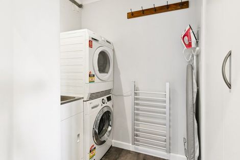 Photo of property in 9 Balmain Street, Newlands, Wellington, 6037