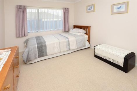 Photo of property in 6 Middlefield Drive, East Tamaki Heights, Auckland, 2016