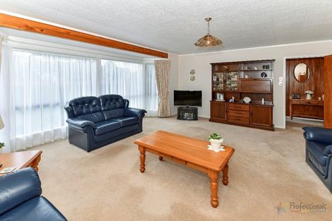 Photo of property in 2 Evanda Crescent, Conifer Grove, Takanini, 2112