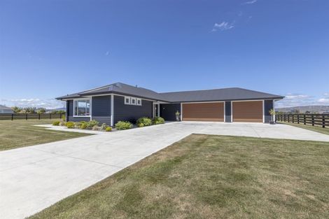 Photo of property in 33 Hartwell Drive, Kelvin Grove, Palmerston North, 4470