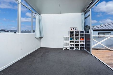 Photo of property in 8 Athena Drive, Totara Vale, Auckland, 0629