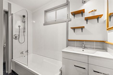 Photo of property in 85 Milton Road, Bluff Hill, Napier, 4110
