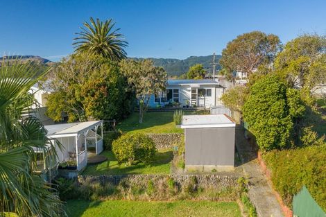 Photo of property in 17 Gray Avenue, Paraparaumu Beach, Paraparaumu, 5032