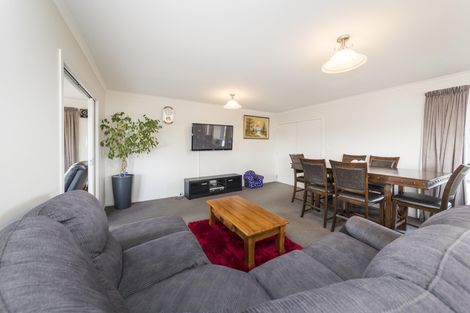 Photo of property in 28 Galea Grove, Kelvin Grove, Palmerston North, 4414