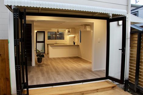 Photo of property in 2/75 Birkdale Road, Birkdale, Auckland, 0626