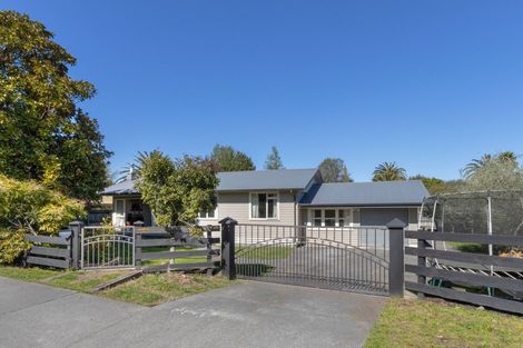 Photo of property in 16 Lucknow Road, Havelock North, 4130