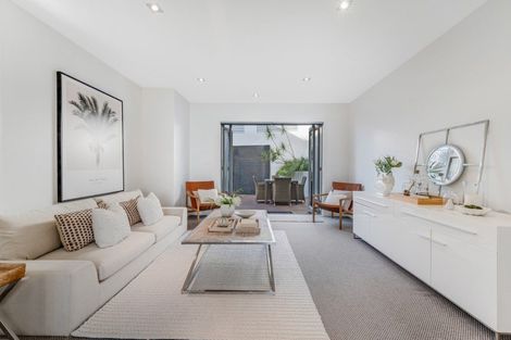 Photo of property in 5a Bucklands Beach Road, Bucklands Beach, Auckland, 2012