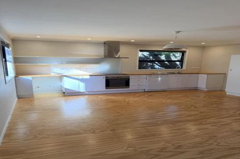 Photo of property in 2 Ebrington Place, Strandon, New Plymouth, 4312