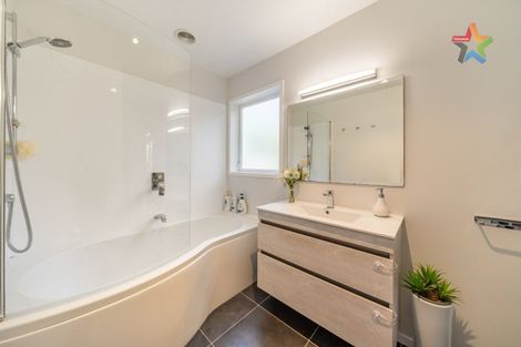 Photo of property in 31 Pekanga Road, Normandale, Lower Hutt, 5010