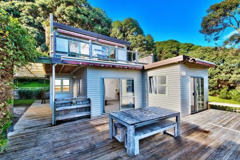Photo of property in 79 North Piha Road, Piha, 0772