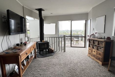 Photo of property in 4 Manutara Avenue, Forrest Hill, Auckland, 0620