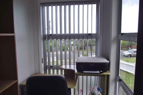 Photo of property in 10 Mcclintock Road, Massey, Auckland, 0614