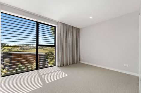 Photo of property in 21d Arahia Street, Northcote, Auckland, 0627