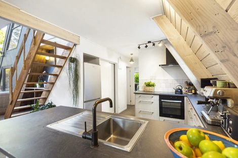 Photo of property in 1/5 Glenbush Place, Birkenhead, Auckland, 0626