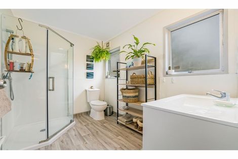 Photo of property in 1 Golf Road, New Lynn, Auckland, 0600