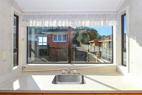 Photo of property in 2/58 Hillcrest Avenue, Hillcrest, Auckland, 0627