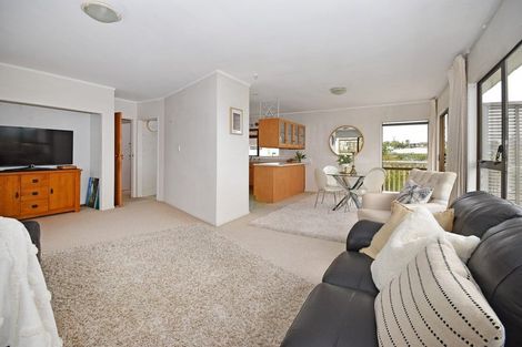 Photo of property in 4a Tower Hill, Stanmore Bay, Whangaparaoa, 0930