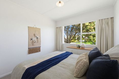 Photo of property in 12 Nimmo Avenue West, Waikanae, 5036