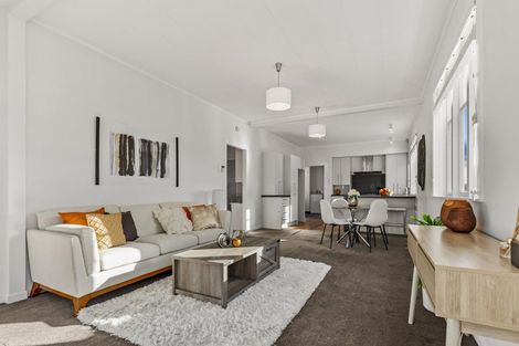 Photo of property in 21 Islington Avenue, New Lynn, Auckland, 0600