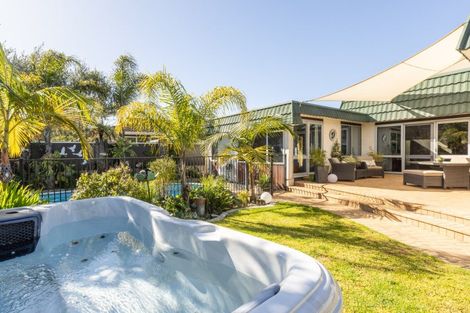 Photo of property in 14 D'arcy Place, Taradale, Napier, 4112