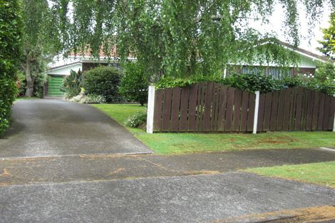 Photo of property in 6 Lionel Sharp Place, Pukekohe, 2120