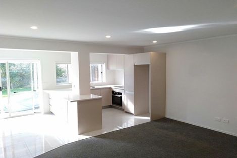 Photo of property in 41 Pohutukawa Avenue, Red Beach, 0932