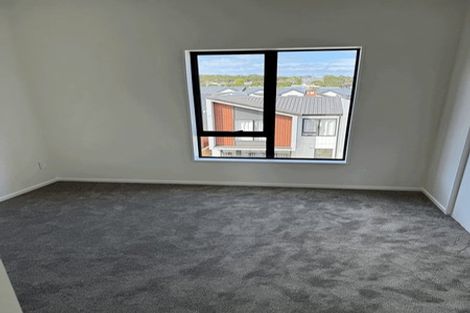 Photo of property in 43 Waipuhinui Way, Wiri, 2104