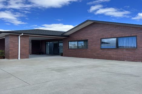 Photo of property in 12 Te Awa Place, Red Beach, 0932