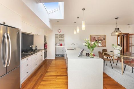 Photo of property in 96 Ranui Crescent, Khandallah, Wellington, 6035