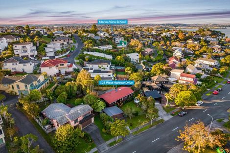 Photo of property in 124 West Harbour Drive, West Harbour, Auckland, 0618