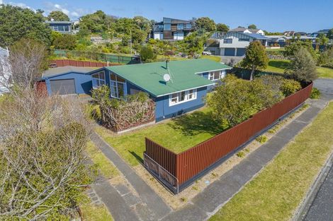 Photo of property in 13 Hicks Crescent, Waikanae Beach, Waikanae, 5036
