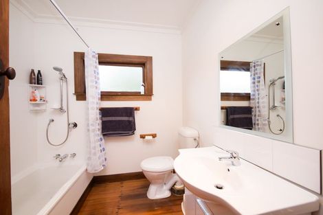 Photo of property in 24 Milson Line, Roslyn, Palmerston North, 4414