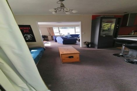 Photo of property in 32 Glanmire Road, Newlands, Wellington, 6037