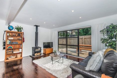 Photo of property in 53 Glanmire Road, Newlands, Wellington, 6037