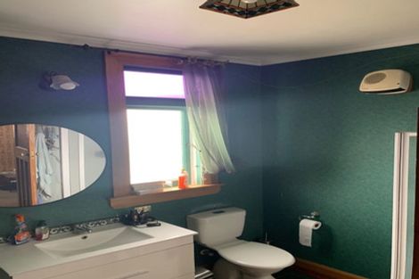 Photo of property in 68 Roberts Line, Kelvin Grove, Palmerston North, 4414