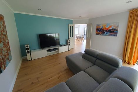 Photo of property in 12 Bloomfield Rise, Stanmore Bay, Whangaparaoa, 0932