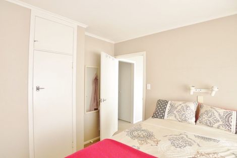 Photo of property in 1/6 Corrella Road, Belmont, Auckland, 0622