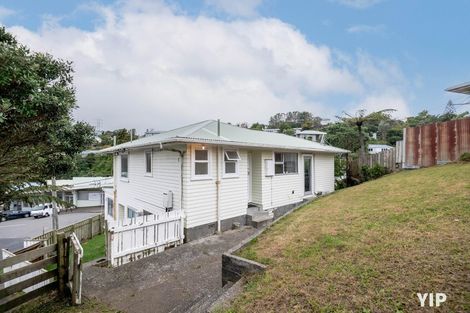 Photo of property in 1b Link Road, Newlands, Wellington, 6037