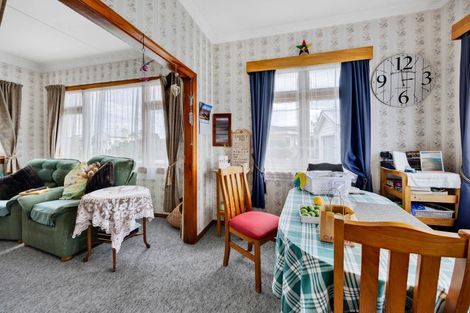 Photo of property in 30 Graham Street, Eltham, 4322