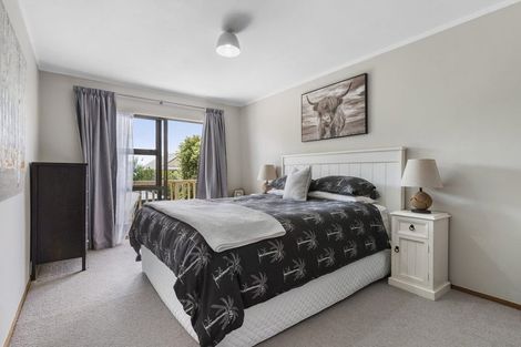 Photo of property in 5 Higham Ferrers Place, Red Beach, 0932