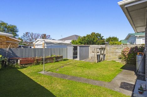Photo of property in 32 Queenwood Road, Levin, 5510